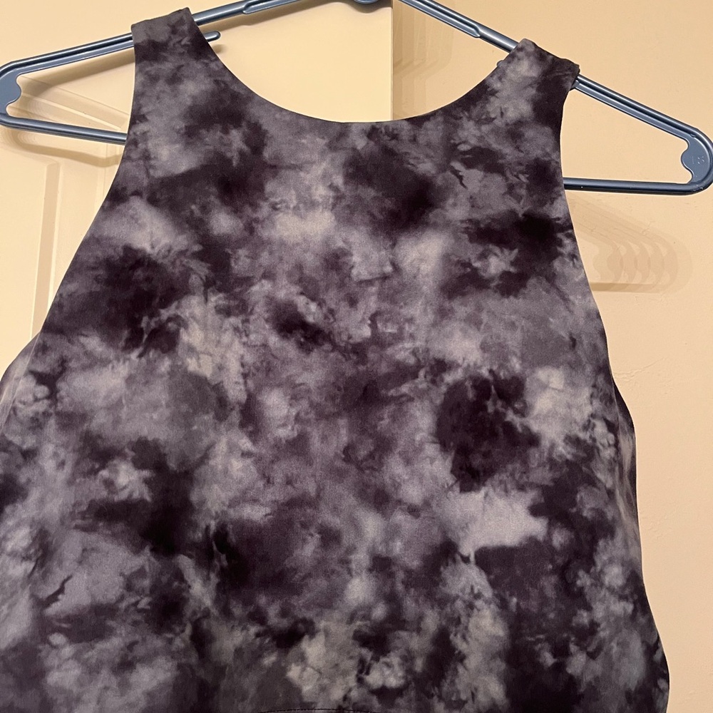 Athleta Black and Gray Tie-Dye Crop Top